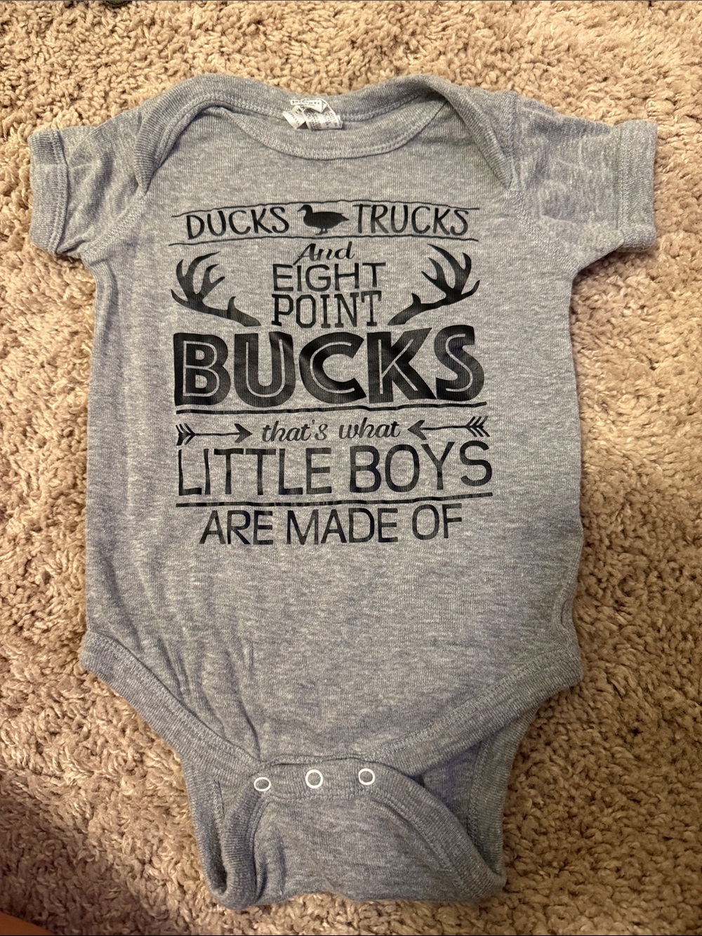 Smallshop Gray Graphic Baby Bodysuit with 'Bucks' Print size 12M - Picture 2 of 4